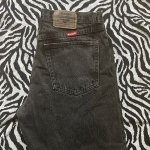 Black Wrangler straight fit jeans| 32x30| Relaxed Fit|